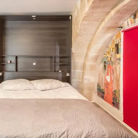 En Place De La Bourse Apartment